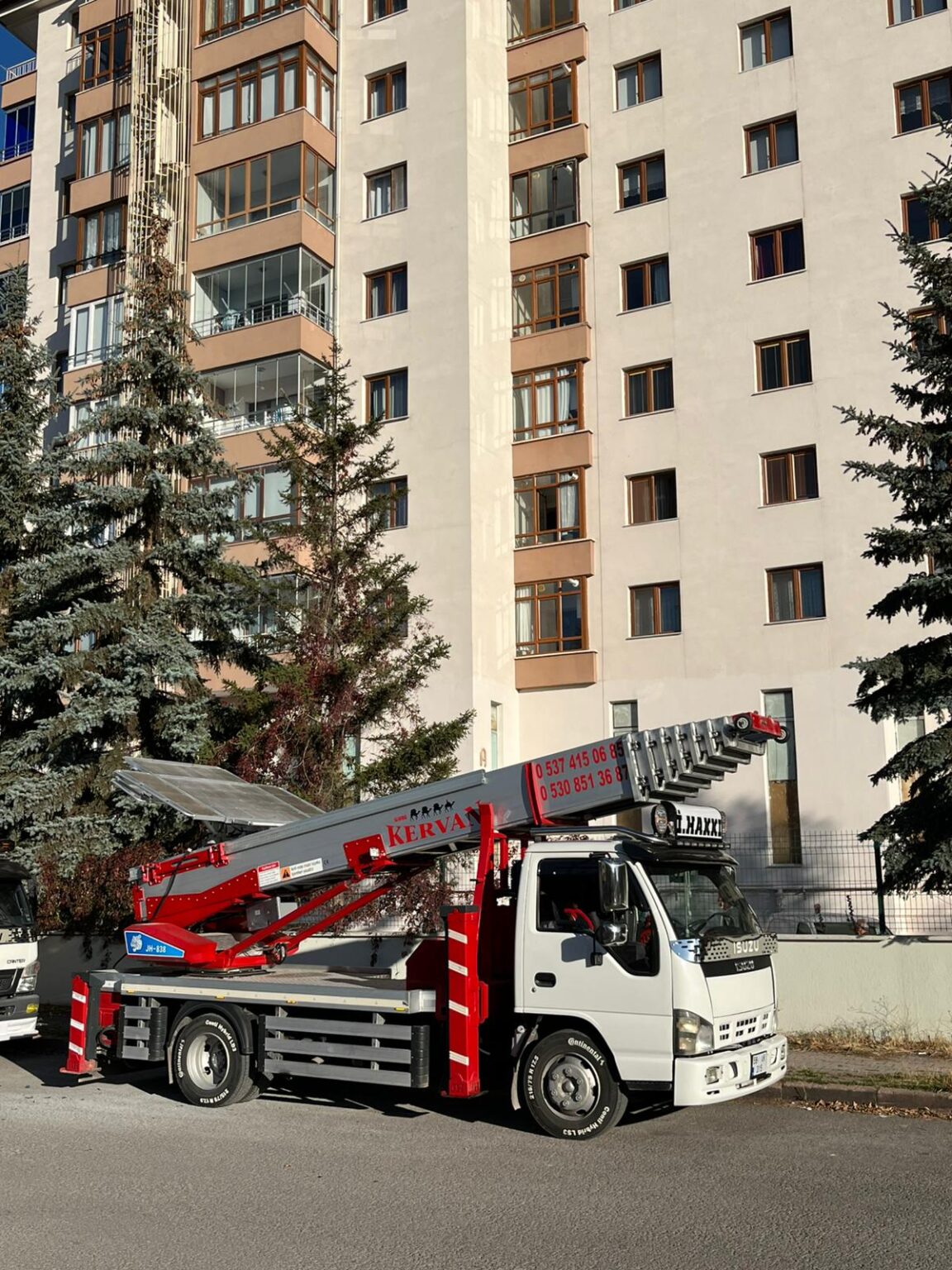 Yıldızeli nakliyat ekibi taşıma işlemi yapıyor